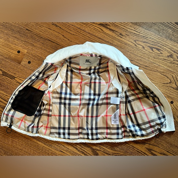 Burberry Down Vest - off-white with classic print lining. Size large - Picture 3 of 3